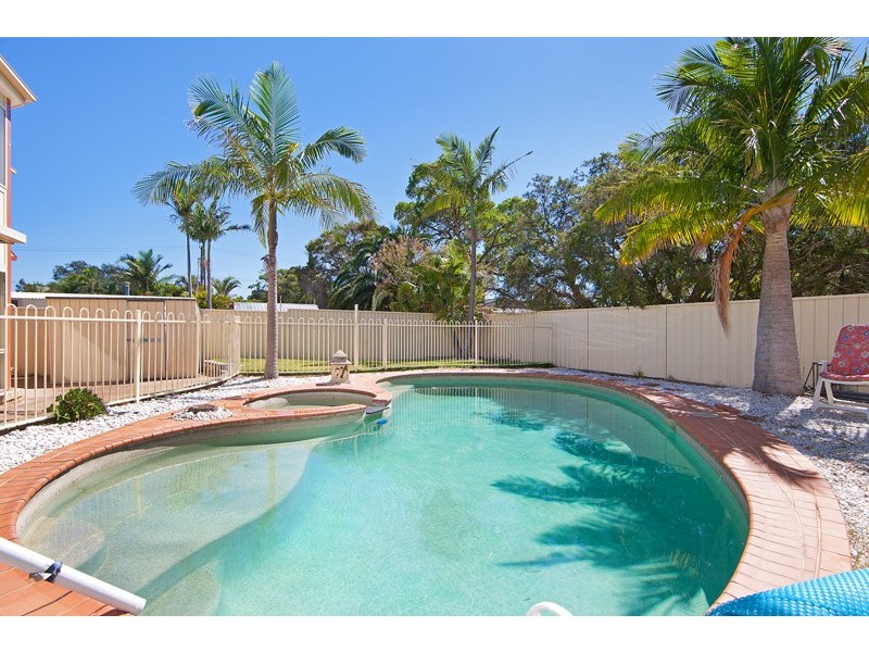 20 Hume Boulevard, Killarney Vale NSW 2261