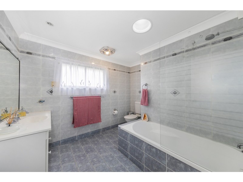 25 Rickard Street, Bateau Bay NSW 2261