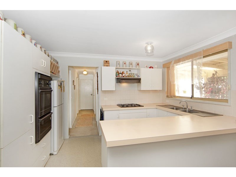 176 Cresthaven Avenue, Bateau Bay NSW 2261