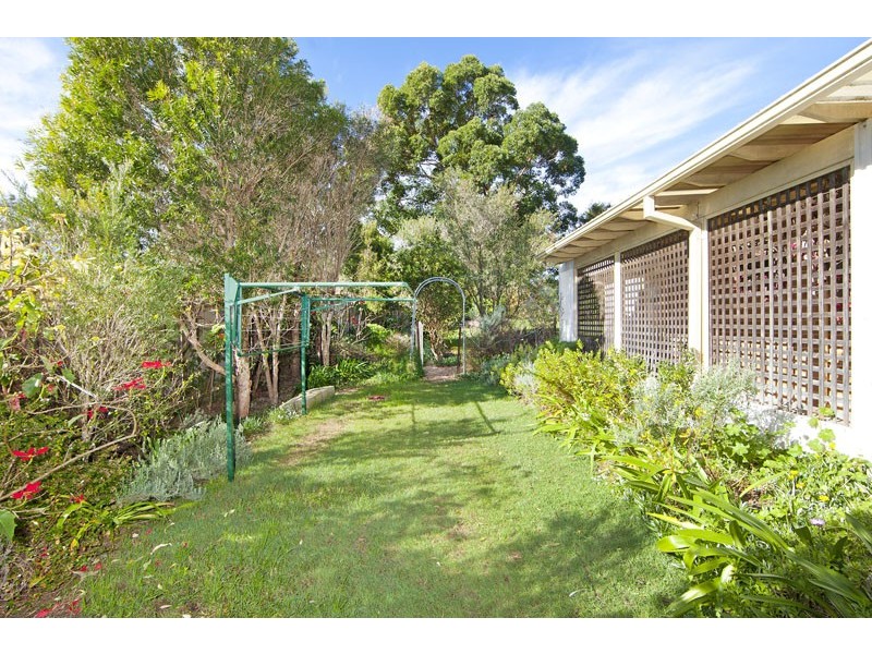 176 Cresthaven Avenue, Bateau Bay NSW 2261