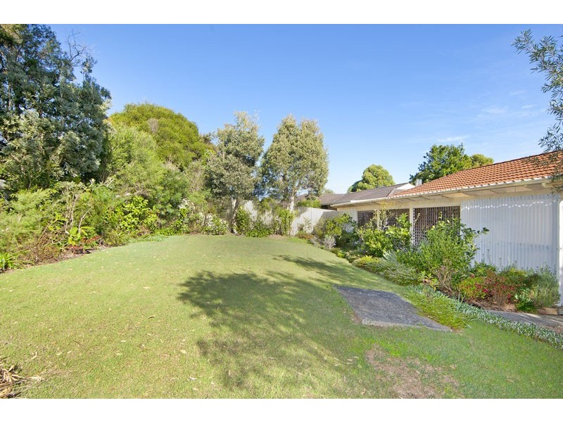 176 Cresthaven Avenue, Bateau Bay NSW 2261