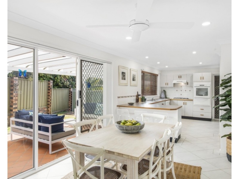 9 Friendship Close, Bateau Bay NSW 2261