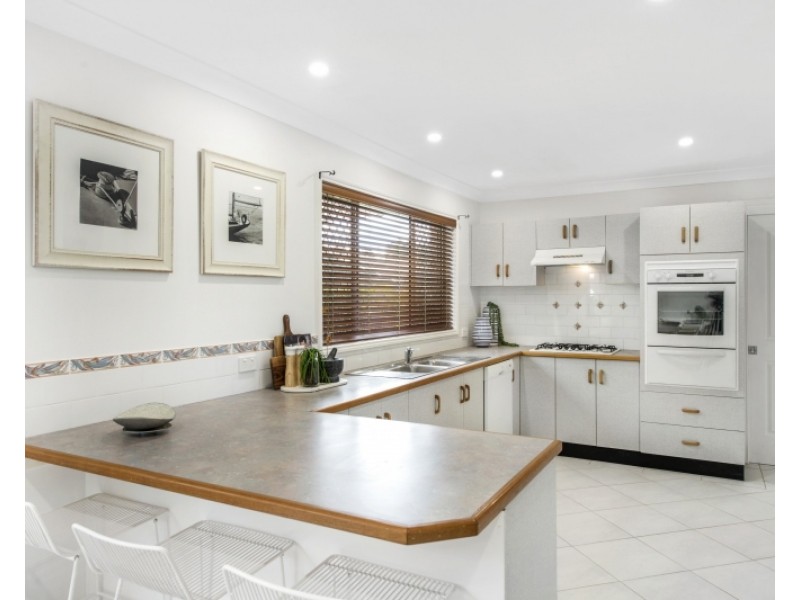 9 Friendship Close, Bateau Bay NSW 2261