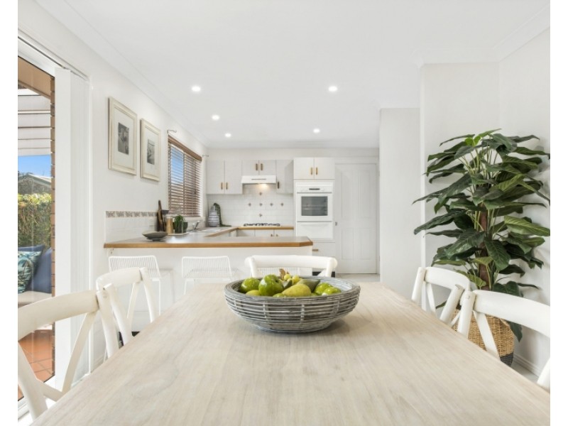 9 Friendship Close, Bateau Bay NSW 2261