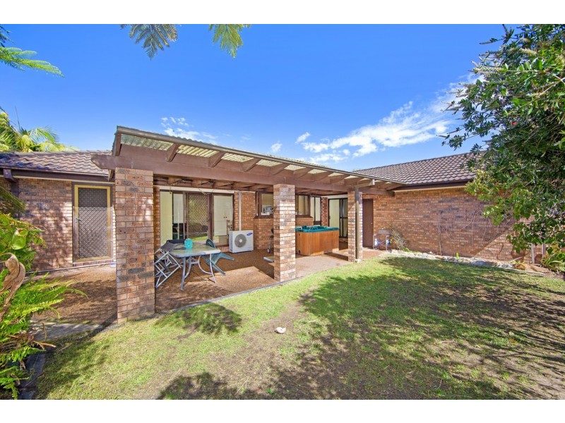 3 Bosun Close, Bateau Bay NSW 2261