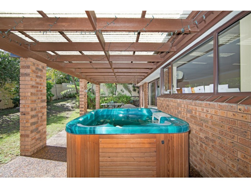 3 Bosun Close, Bateau Bay NSW 2261