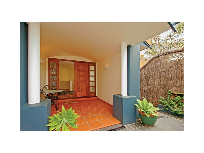 10 Henrys Road, Forresters Beach NSW 2260