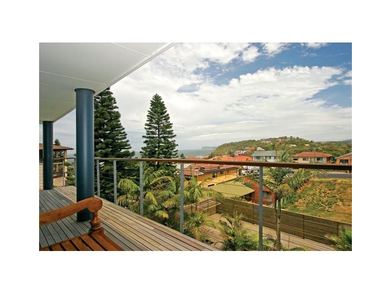 10 Henrys Road, Forresters Beach NSW 2260