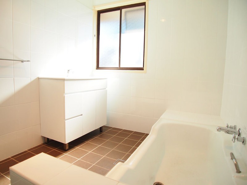 4 Shakespeare Avenue, Bateau Bay NSW 2261