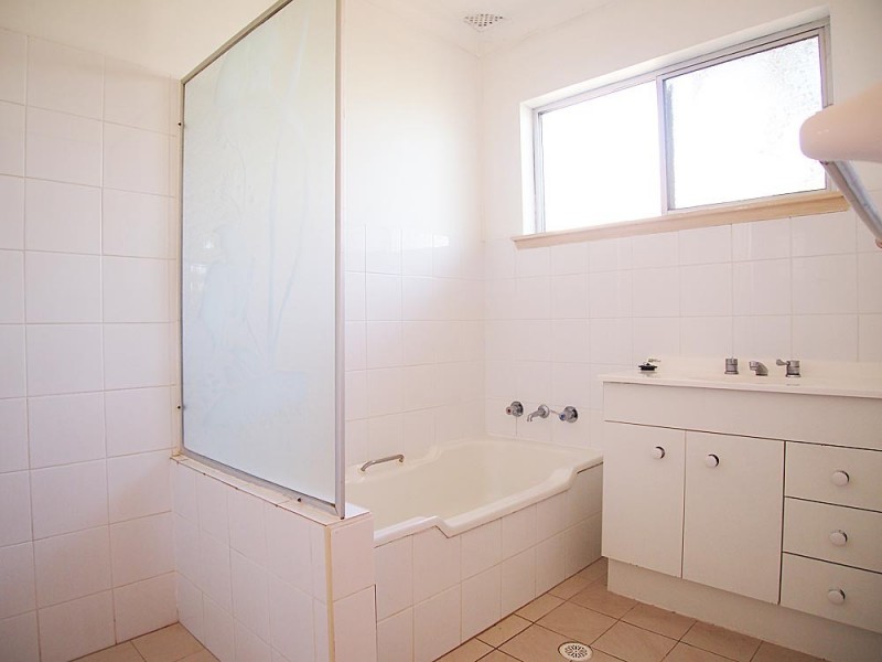 2 Tasman Avenue, Killarney Vale NSW 2261