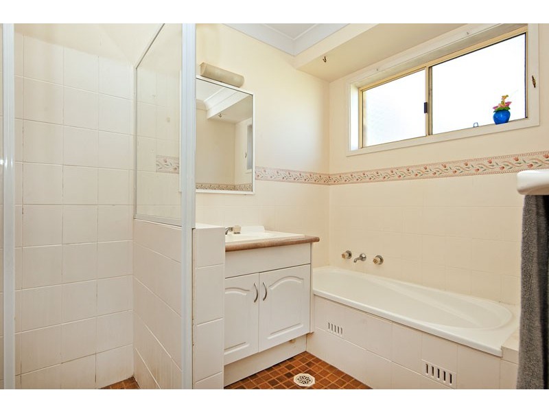 18 Adrian Close, Bateau Bay NSW 2261