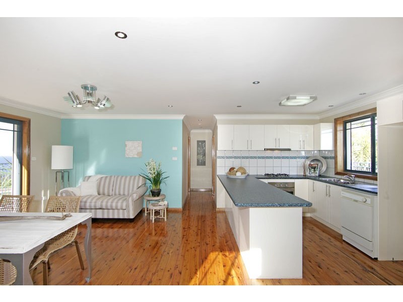 1 Yumbool Close, Forresters Beach NSW 2260