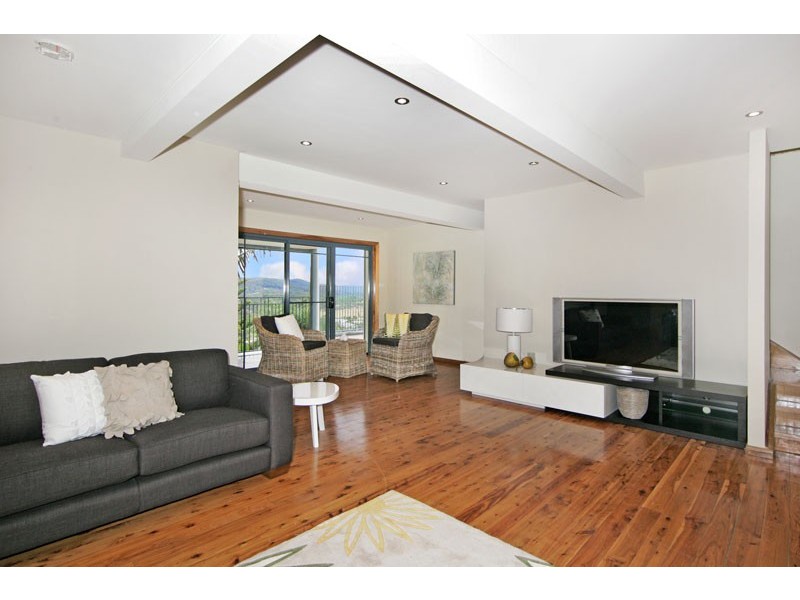 1 Yumbool Close, Forresters Beach NSW 2260