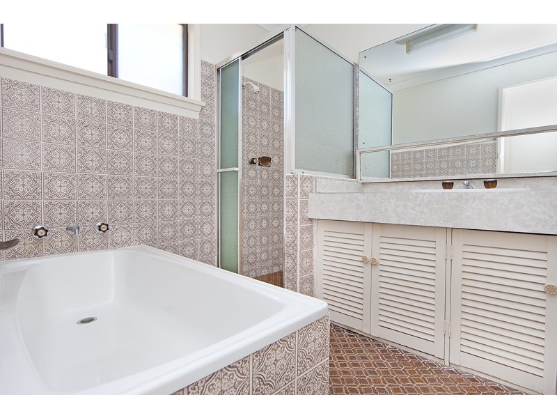 29 Rays Road, Bateau Bay NSW 2261