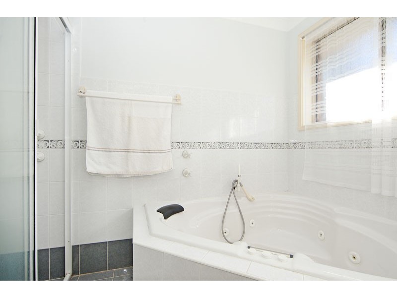 8 Epsom Place, Bateau Bay NSW 2261