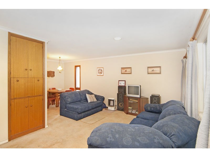 10 Yaruga Street, Bateau Bay NSW 2261