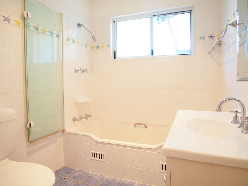 98 Bateau Bay Road, Bateau Bay NSW 2261