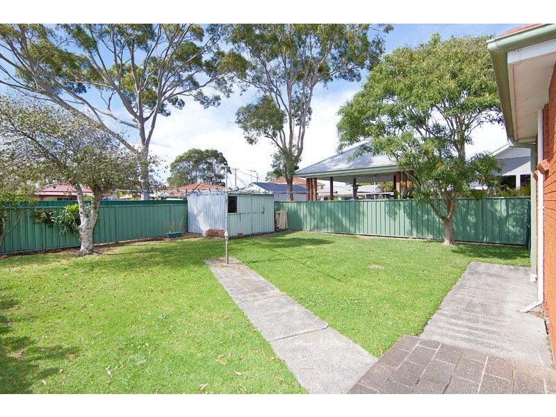26 Armstrong Avenue, Killarney Vale NSW 2261