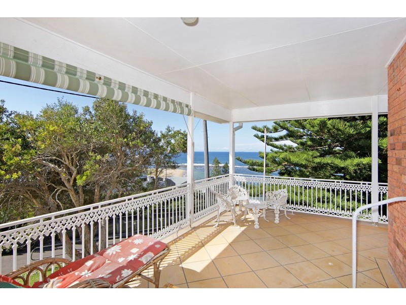 121 Toowoon Bay Rd, Toowoon Bay NSW 2261