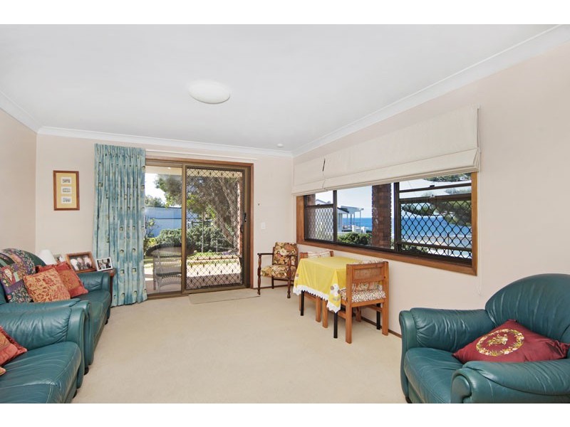 121 Toowoon Bay Rd, Toowoon Bay NSW 2261