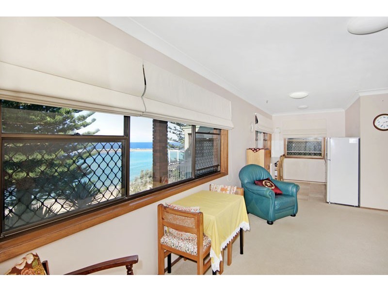 121 Toowoon Bay Rd, Toowoon Bay NSW 2261