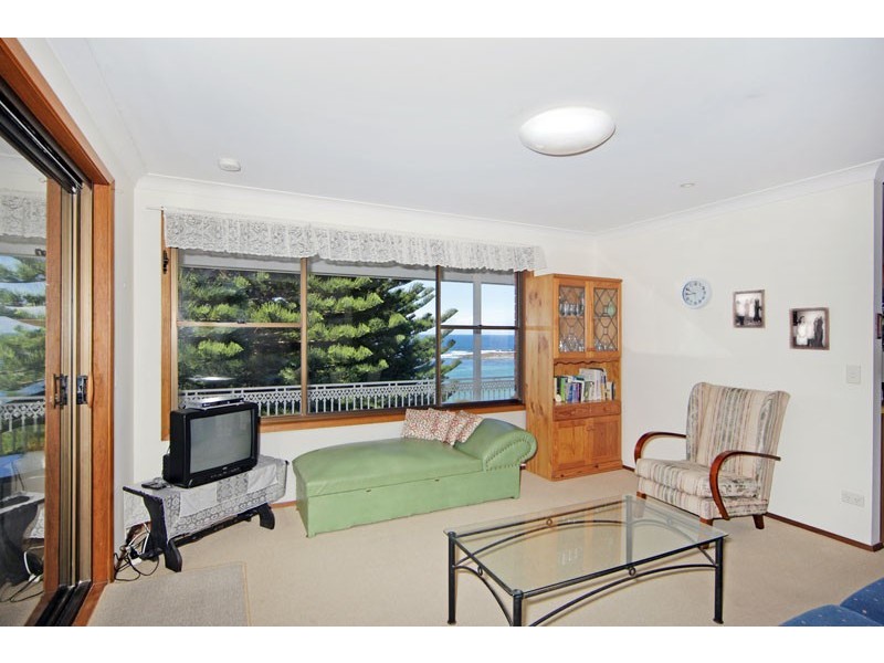 121 Toowoon Bay Rd, Toowoon Bay NSW 2261