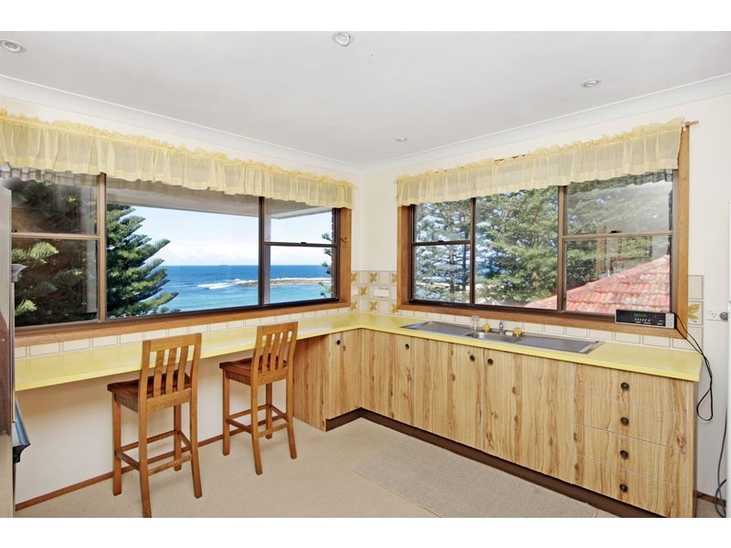 121 Toowoon Bay Rd, Toowoon Bay NSW 2261