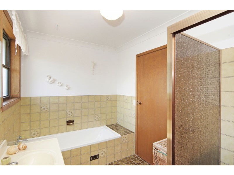 121 Toowoon Bay Rd, Toowoon Bay NSW 2261
