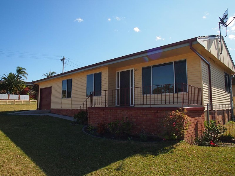 1 Highclere Street, Bateau Bay NSW 2261