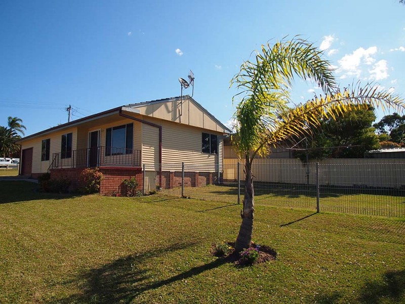 1 Highclere Street, Bateau Bay NSW 2261