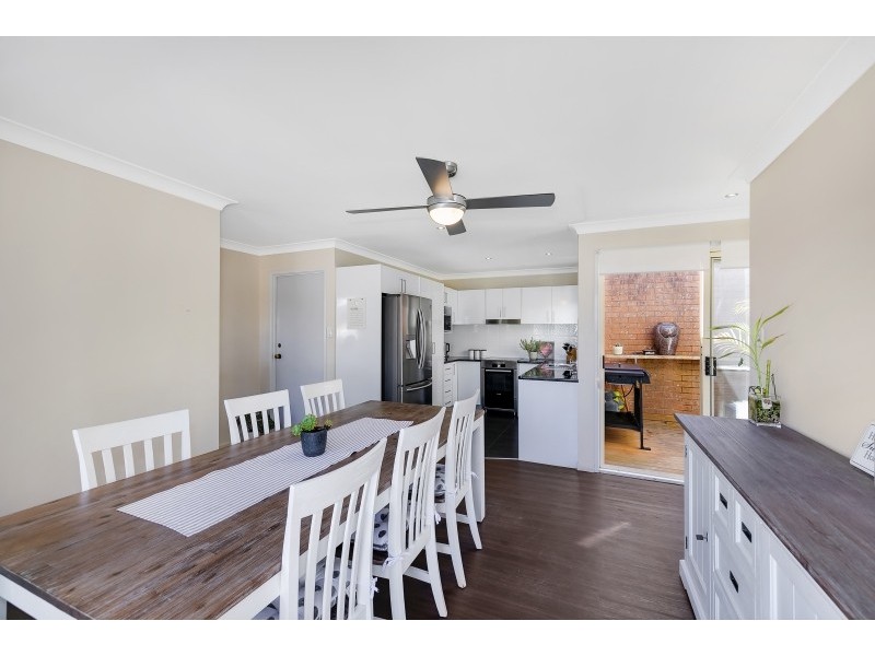 2/11 Augustus Place, Bateau Bay NSW 2261