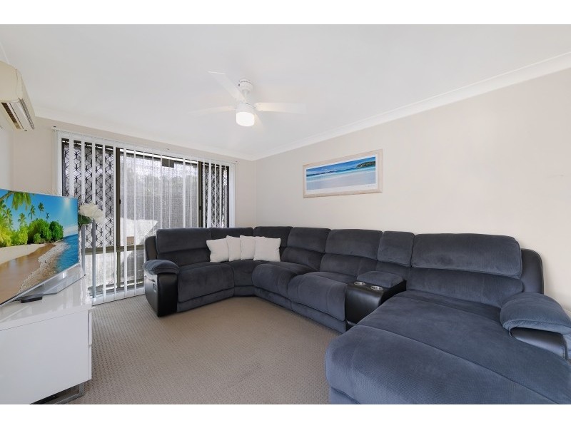 2/11 Augustus Place, Bateau Bay NSW 2261