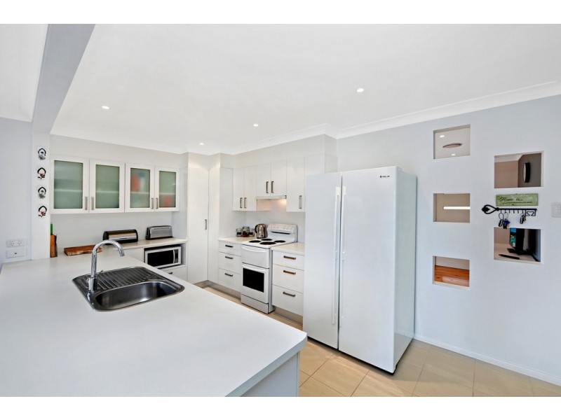 29 Kathleen White Crescent, Killarney Vale NSW 2261