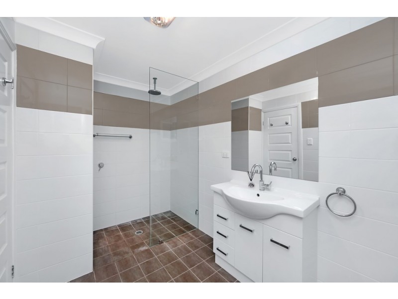 29 Kathleen White Crescent, Killarney Vale NSW 2261