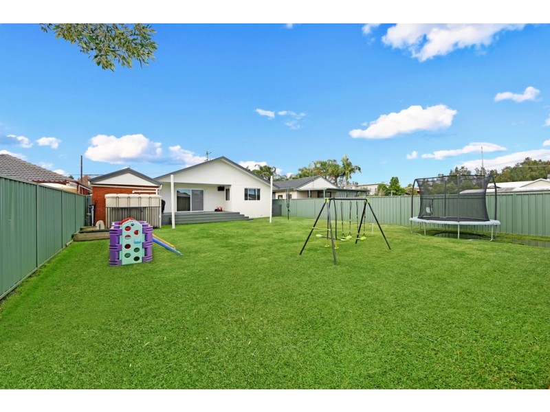 29 Kathleen White Crescent, Killarney Vale NSW 2261