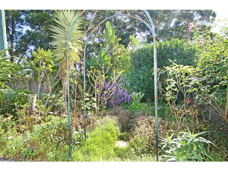 22 Hilltop Street, Bateau Bay NSW 2261