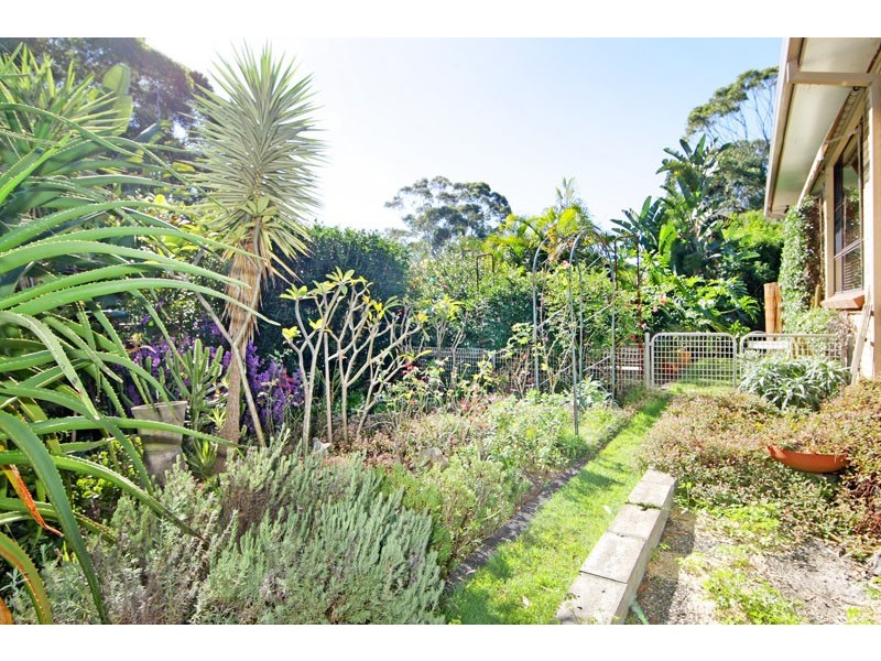 22 Hilltop Street, Bateau Bay NSW 2261