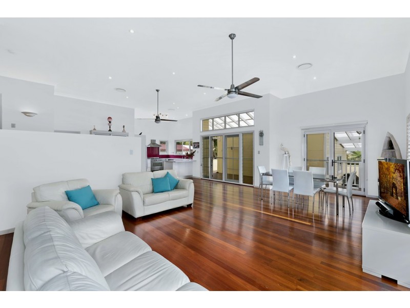 61 Lakin Street, Bateau Bay NSW 2261