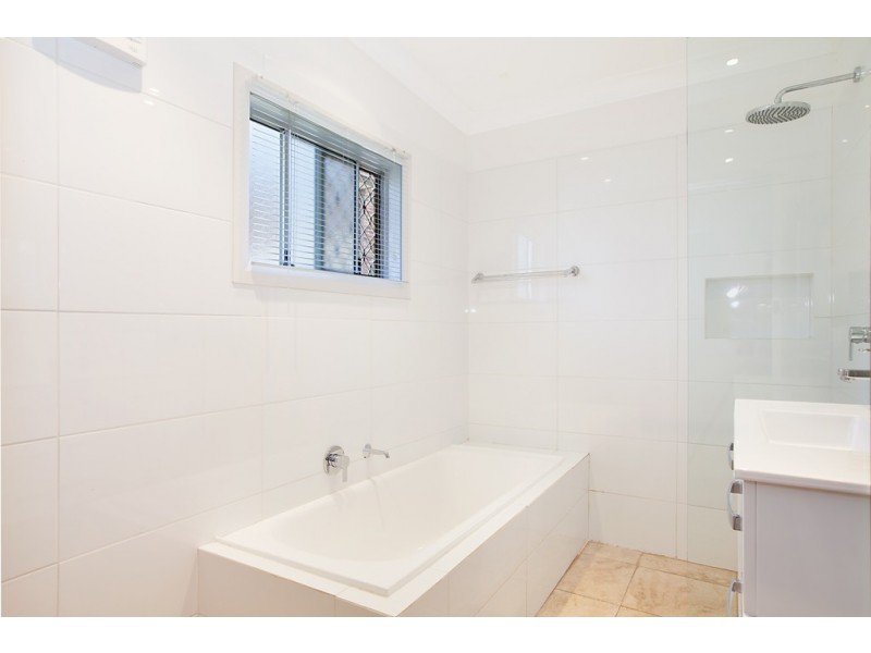 24 Valley View Road, Bateau Bay NSW 2261