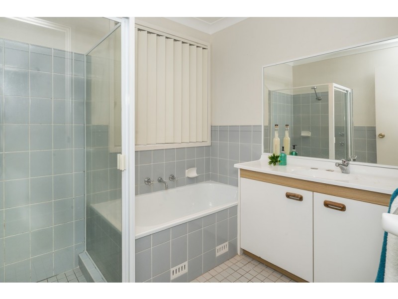 9 Jonquil Close, Bateau Bay NSW 2261