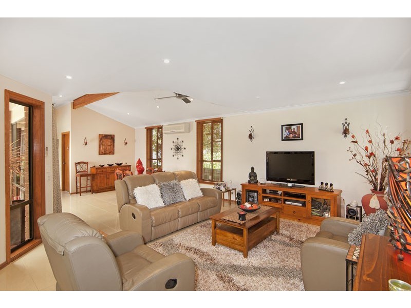 9 Point Street, Bateau Bay NSW 2261