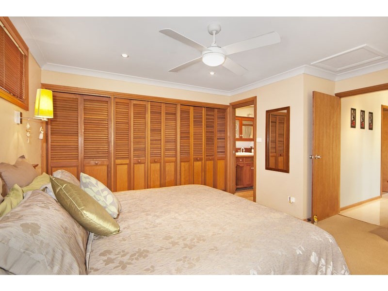 9 Point Street, Bateau Bay NSW 2261