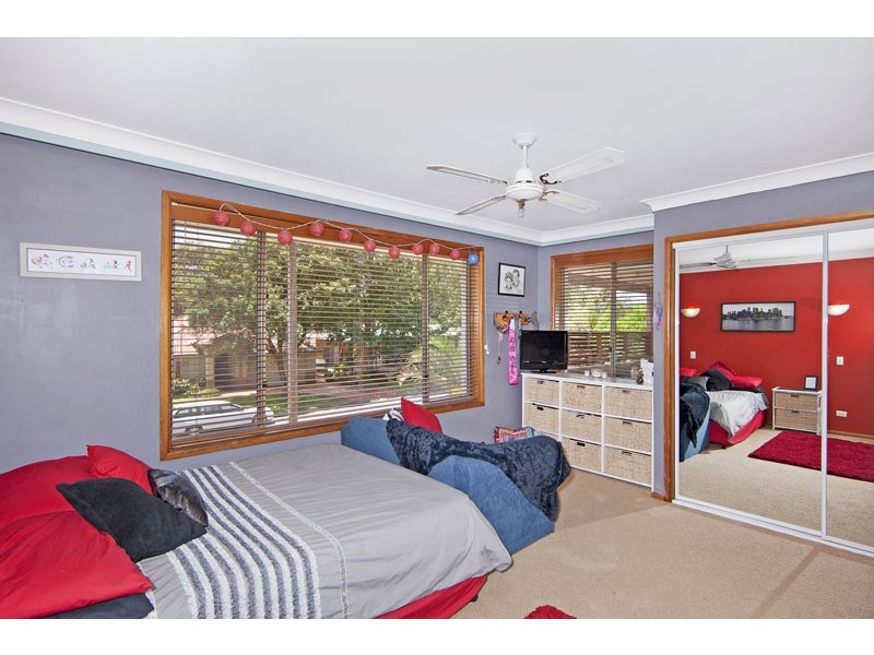 9 Point Street, Bateau Bay NSW 2261