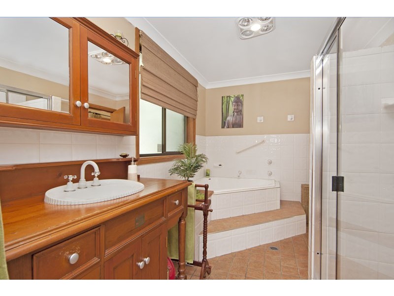 9 Point Street, Bateau Bay NSW 2261