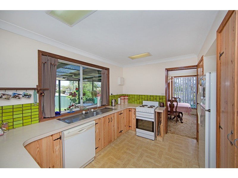 14 Talara Avenue, Bateau Bay NSW 2261