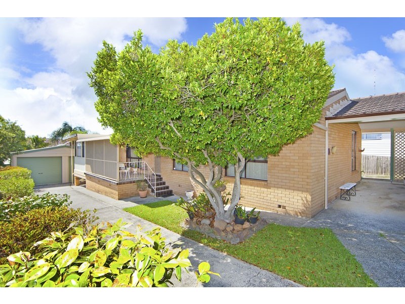 12 Promenade Avenue, Bateau Bay NSW 2261