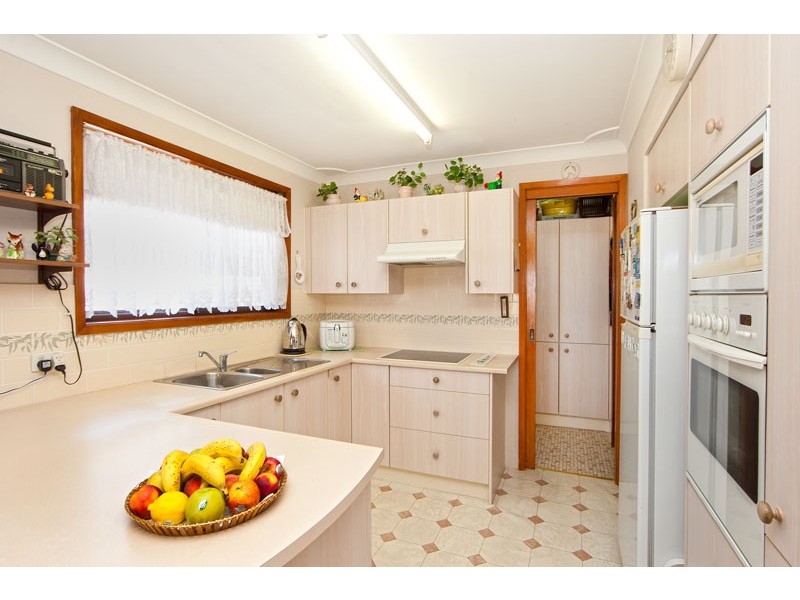 12 Promenade Avenue, Bateau Bay NSW 2261