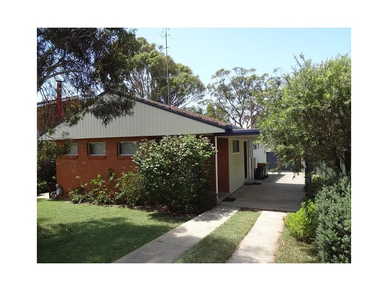 42 Germaine Avenue, Bateau Bay NSW 2261