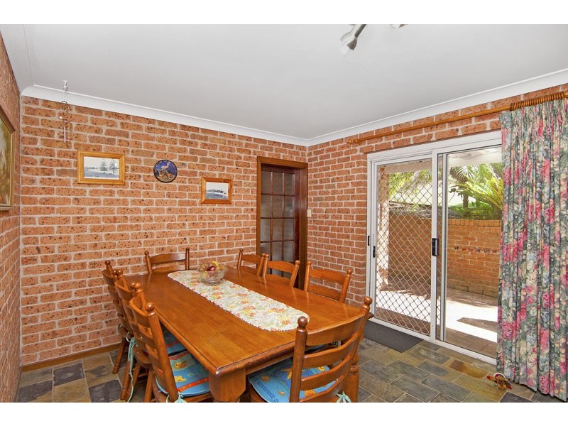 40 Valley View Road, Bateau Bay NSW 2261