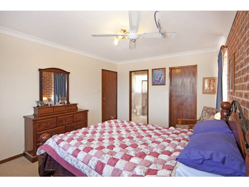 40 Valley View Road, Bateau Bay NSW 2261